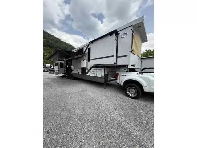 2025 Forest River Wildwood Heritage Glen ROOST43