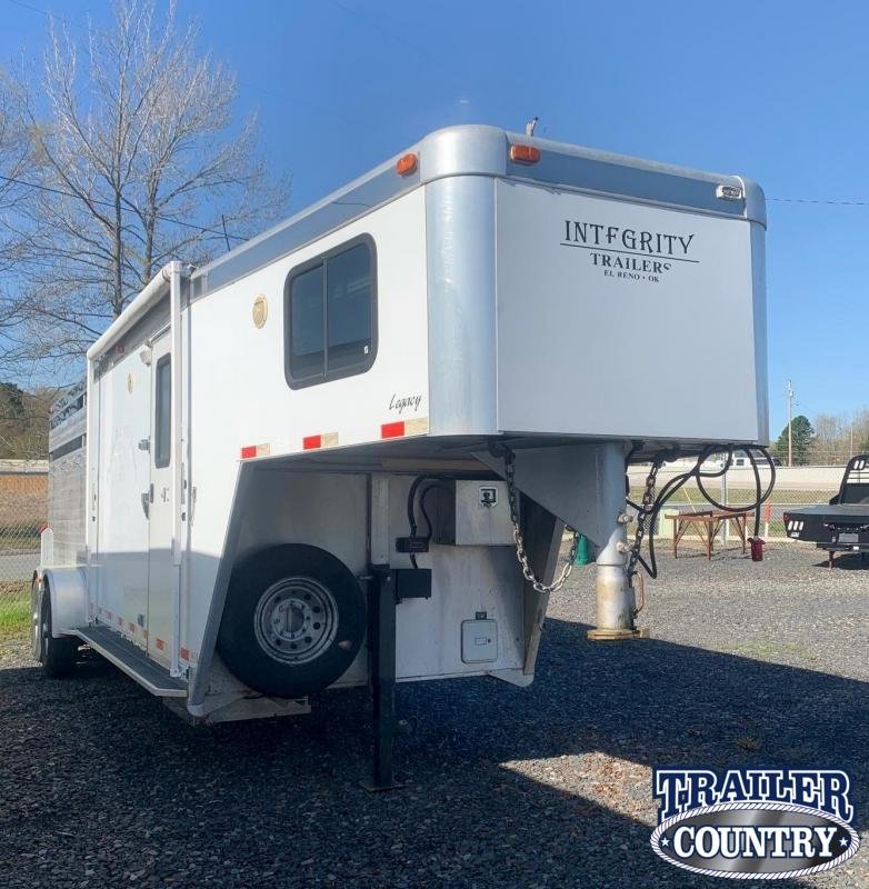 2005 Integrity Trailers 3 Horse Living Quarters Horse Trailer 2005 Integrity Trailers 3 Horse Living Quarters Horse Trailer