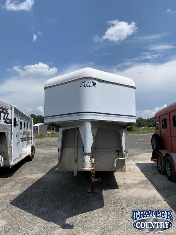 2000 CM CM 3 Horse Slant Gooseneck Horse Trailer 2000 CM CM 3 Horse Slant Gooseneck Horse Trailer