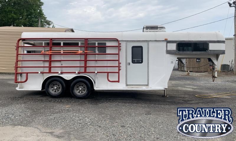 **CHUCKWAGON RACER OR TRAIL RIDER SPECIAL** 1996 Bona 2 Horse Slant Horse Trailer with Dressing Room **CHUCKWAGON RACER OR TRAIL RIDER SPECIAL** 1996 Bona 2 Horse Slant Horse Trailer with Dressing Room