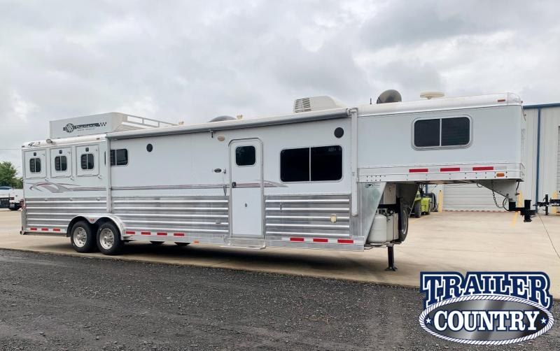 2007 4-Star Deluxe 4 Horse Living Quarters Trailer with Generator 2007 4-Star Deluxe 4 Horse Living Quarters Trailer with Generator