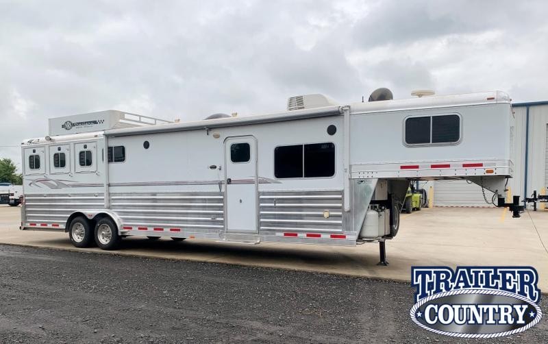 2007 4-Star Deluxe 4 Horse Living Quarters Trailer with Generator 2007 4-Star Deluxe 4 Horse Living Quarters Trailer with Generator
