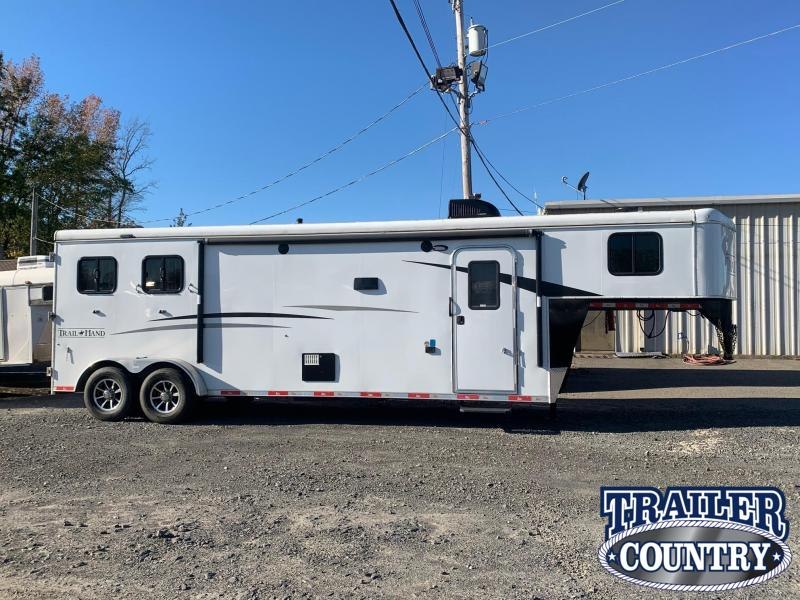 2019 Bison Trailers Trail Hand Horse Trailer 2019 Bison Trailers Trail Hand Horse Trailer