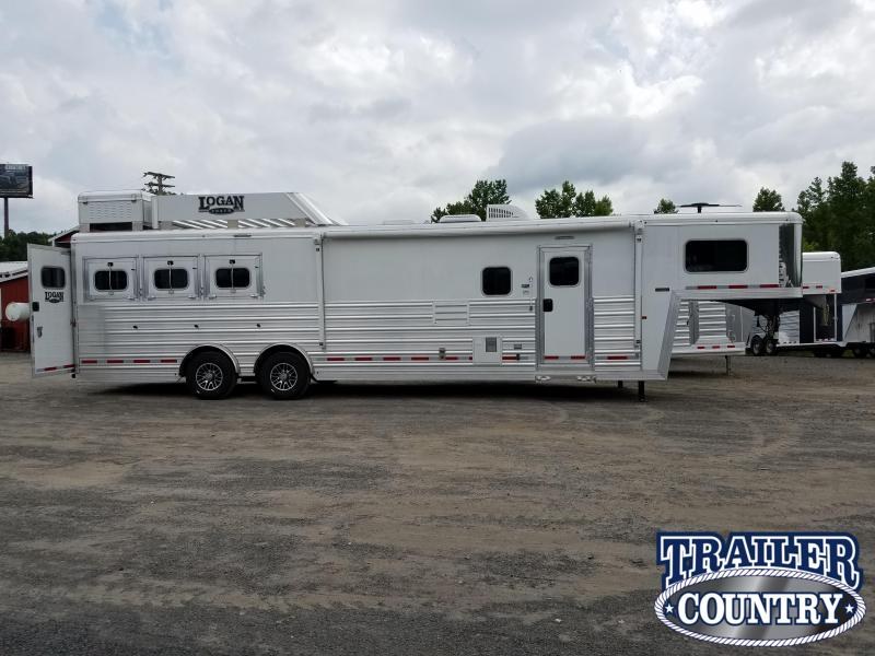 ***MANAGER'S SPECIAL***2018 Logan Coach RAZOR 3-Horse with Living Quarters ***MANAGER'S SPECIAL***2018 Logan Coach RAZOR 3-Horse with Living Quarters