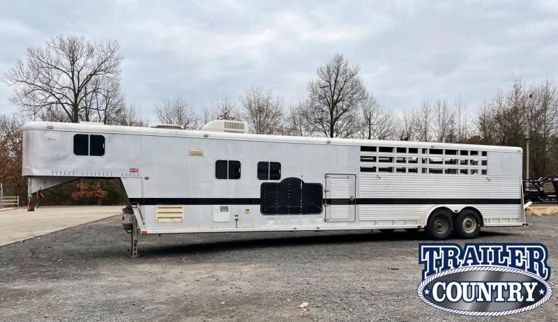 1998 Sooner 4 Slant Horse Stock Combo with Living Quarters Livestock Trailer 1998 Sooner 4 Slant Horse Stock Combo with Living Quarters Livestock Trailer