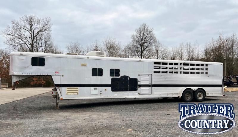1998 Sooner 4 Slant Horse Stock Combo with Living Quarters Livestock Trailer 1998 Sooner 4 Slant Horse Stock Combo with Living Quarters Livestock Trailer