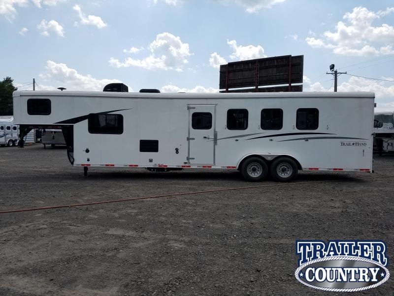 **CLEARANCE** 2019 Bison LIVING QUARTERS 7411 TRAIL HAND Horse Trailer **CLEARANCE** 2019 Bison LIVING QUARTERS 7411 TRAIL HAND Horse Trailer