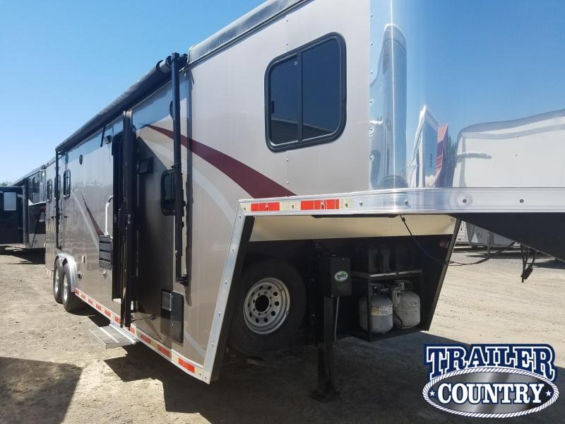 ***MANAGER'S BLOW OUT SPECIAL*** 2014 HHT MAVERICK 3-HORSE Trailer with Living Quarters ***MANAGER'S BLOW OUT SPECIAL*** 2014 HHT MAVERICK 3-HORSE Trailer with Living Quarters