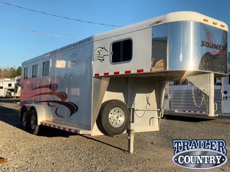 2004 Sooner 3 Horse Slant Horse Trailer 2004 Sooner 3 Horse Slant Horse Trailer