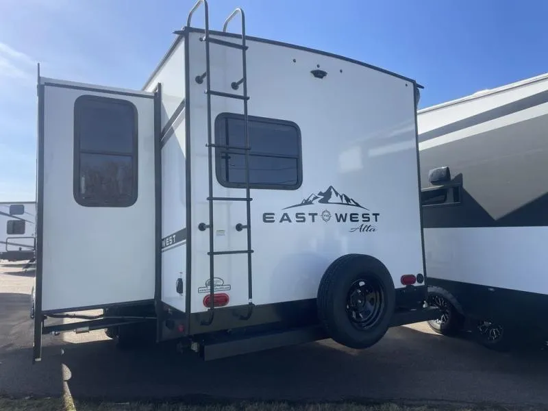 2025 East To West alta 2810kik