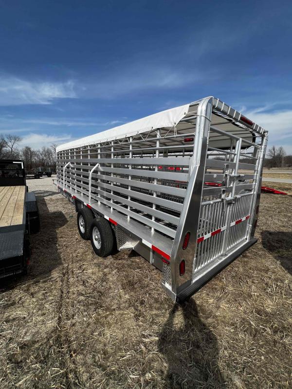 W-W 24' x 6'8 Aluminum Roustabout W/ Tarp Livestock Trailer W-W 24' x 6'8 Aluminum Roustabout W/ Tarp Livestock Trailer