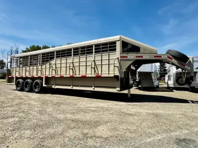 2026 Swift Built 28' LIVESTOCK