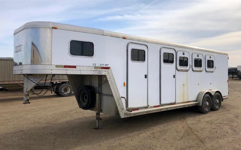 2002 Exiss (3) Horse Slant Gooseneck Trailer 2002 Exiss (3) Horse Slant Gooseneck Trailer