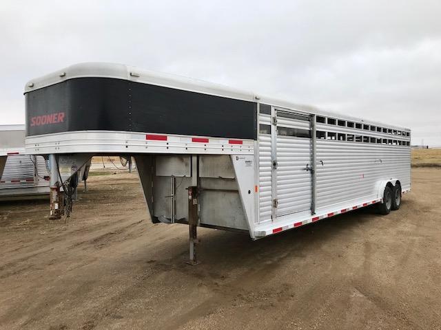 2016 Sooner 30' x 7'6" Livestock Trailer 2016 Sooner 30' x 7'6" Livestock Trailer