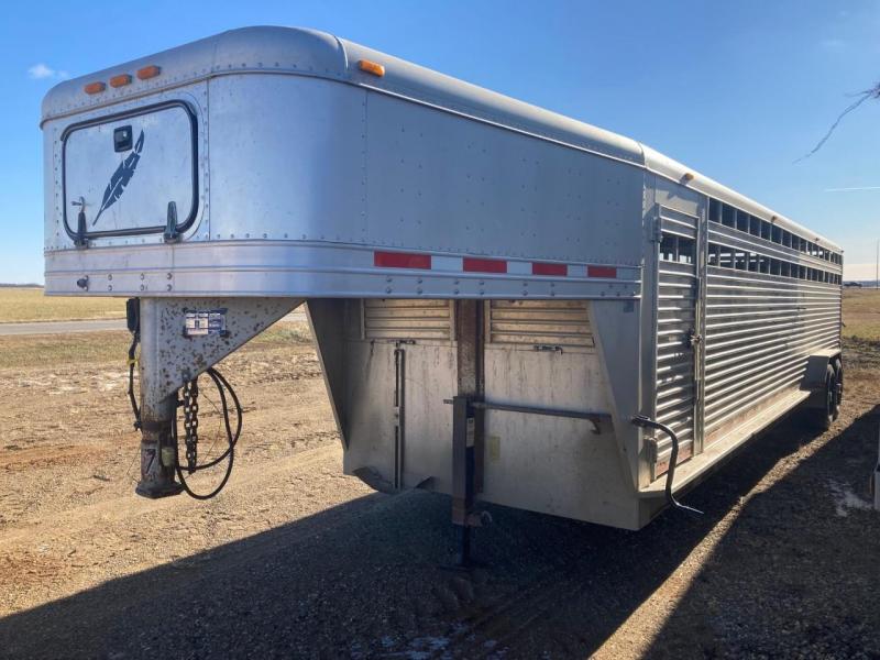2001 Featherlite 8200 7x30 Livestock Trailer 2001 Featherlite 8200 7x30 Livestock Trailer