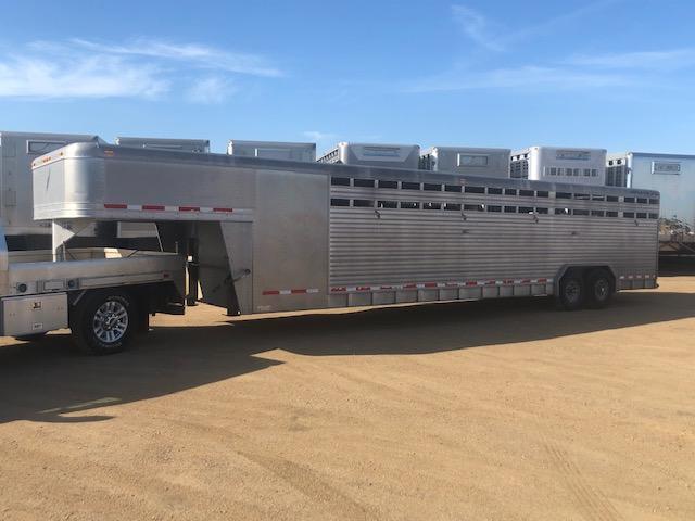 2001 Featherlite Livestock Semi trailer Livestock 2001 Featherlite Livestock Semi trailer Livestock