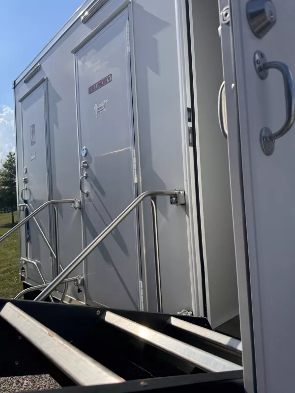 Restroom trailer