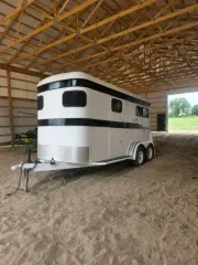 1990 Logan Coach Malibu 2 Horse & Livestock