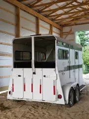 1990 Logan Coach Malibu 2 Horse & Livestock