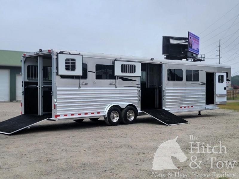 2020 4-Star Trailers Deluxe Horse Trailer 2020 4-Star Trailers Deluxe Horse Trailer
