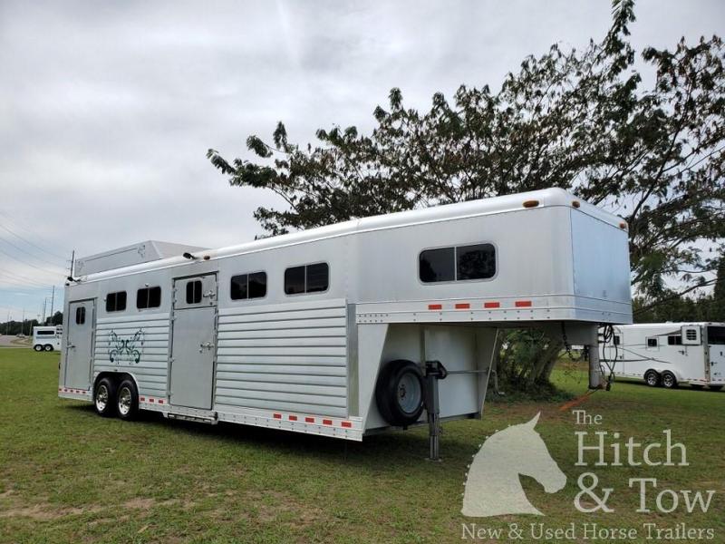 2001 4-Star Trailers Deluxe Horse Trailer 2001 4-Star Trailers Deluxe Horse Trailer