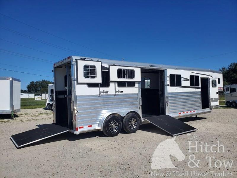 2019 4-Star Trailers Deluxe Horse Trailer 2019 4-Star Trailers Deluxe Horse Trailer