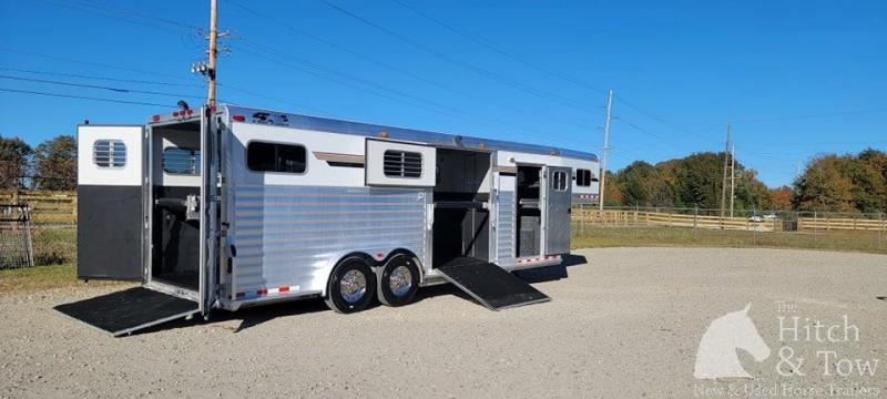 2006 4-Star Trailers Deluxe Horse Trailer 2006 4-Star Trailers Deluxe Horse Trailer