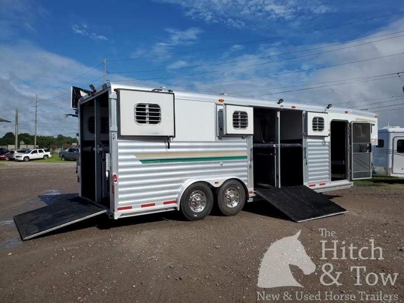 2004 4-Star Trailers Deluxe Horse Trailer 2004 4-Star Trailers Deluxe Horse Trailer