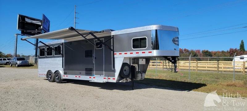 2018 Sierra Living Quarters Horse Trailer 2018 Sierra Living Quarters Horse Trailer