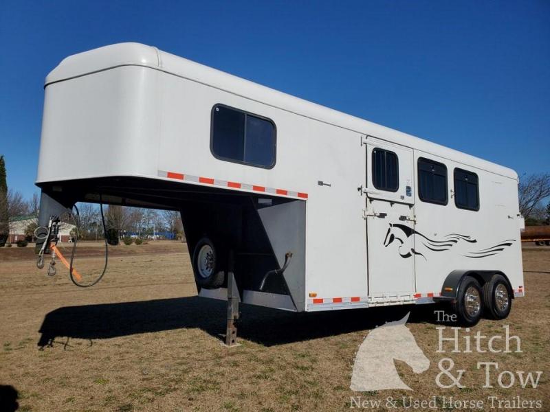 2003 Merhow Trailers Merhow Horse Trailer 2003 Merhow Trailers Merhow Horse Trailer