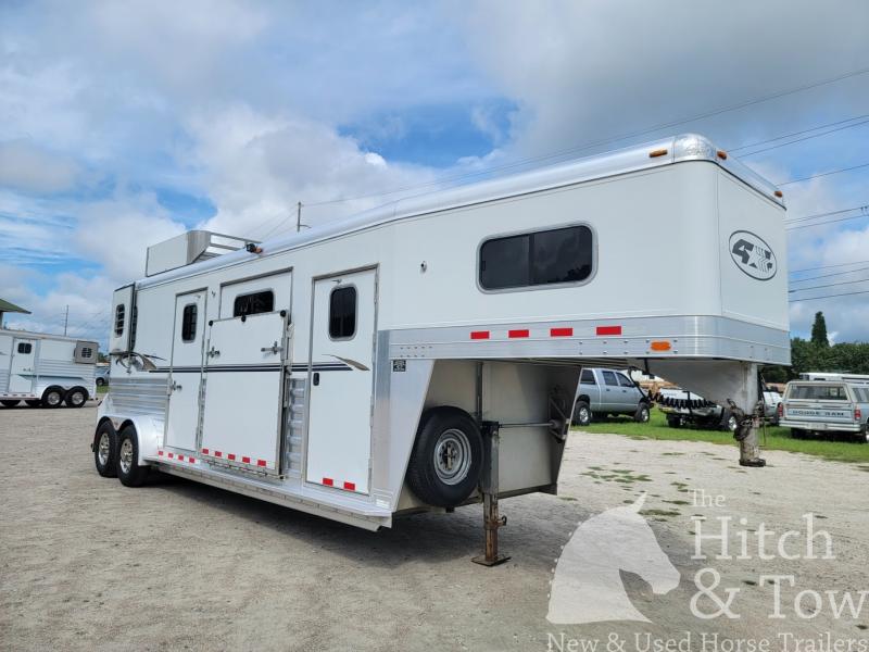 2009 4-Star Trailers Deluxe Horse Trailer 2009 4-Star Trailers Deluxe Horse Trailer