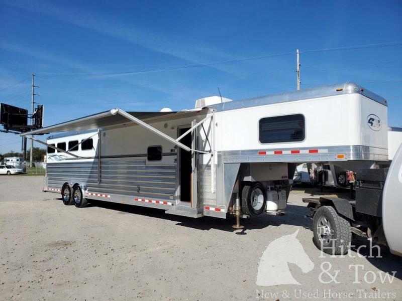 2012 4-Star Trailers Deluxe Horse Trailer 2012 4-Star Trailers Deluxe Horse Trailer
