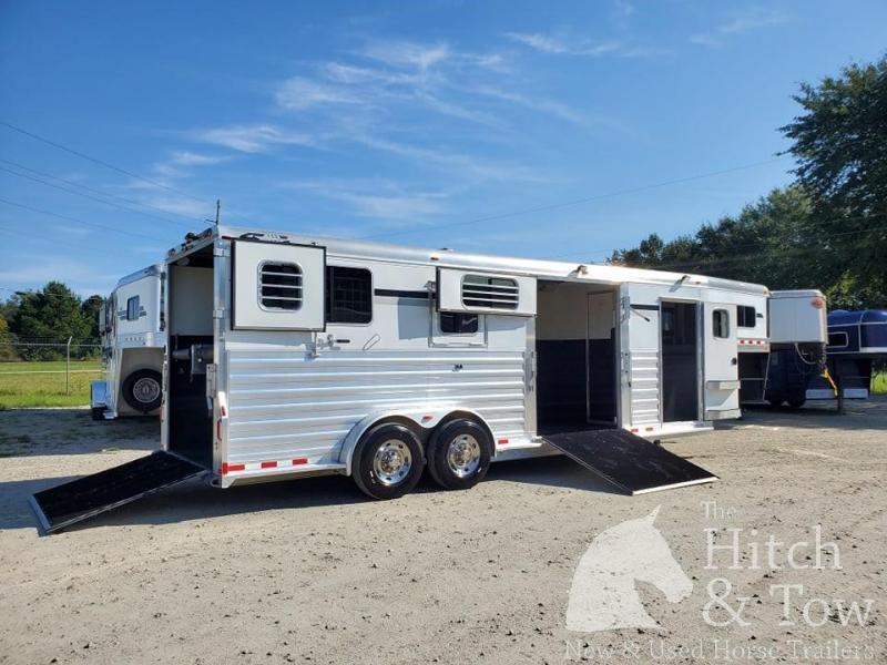 2010 4-Star Trailers Deluxe Horse Trailer 2010 4-Star Trailers Deluxe Horse Trailer