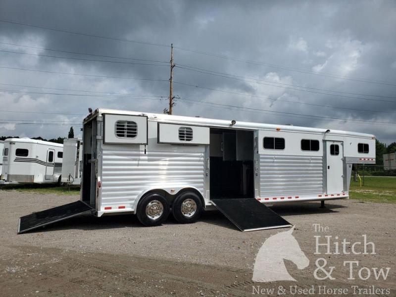 2006 4-Star Trailers Deluxe Horse Trailer 2006 4-Star Trailers Deluxe Horse Trailer