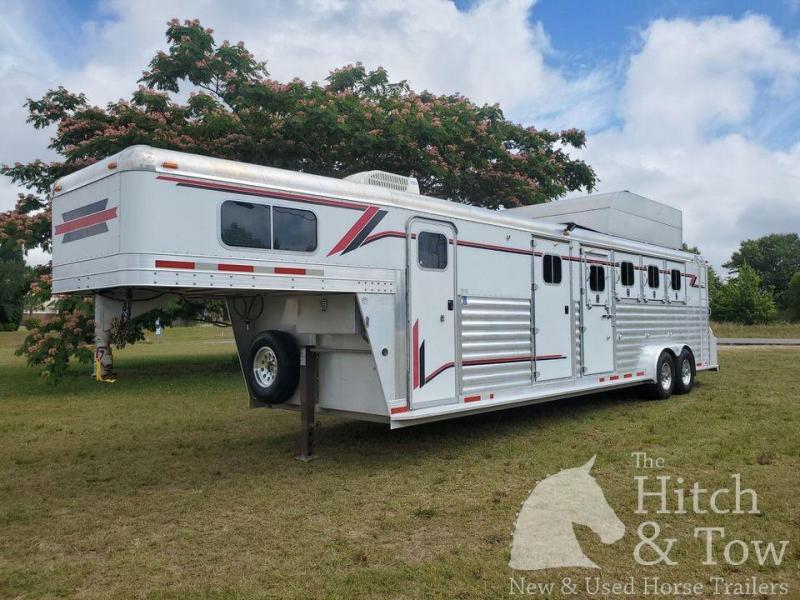 2004 4-Star Trailers Deluxe Horse Trailer 2004 4-Star Trailers Deluxe Horse Trailer