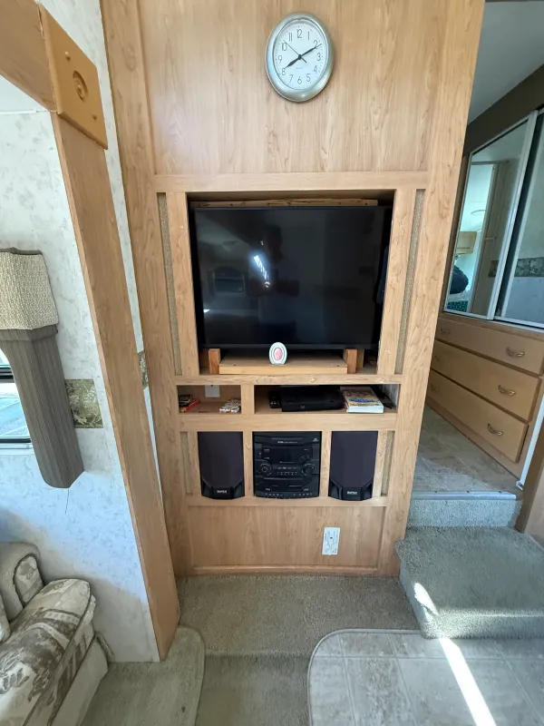 used Travel Trailers Thor Jazz for sale, in Oak View, CA Thumbnail 2