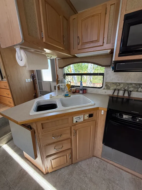 used Travel Trailers Thor Jazz for sale, in Oak View, CA Thumbnail 8