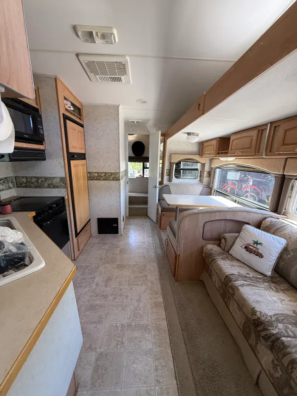 used Travel Trailers Thor Jazz for sale, in Oak View, CA Thumbnail 2