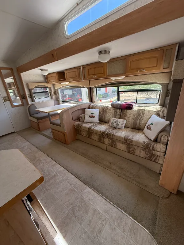 used Travel Trailers Thor Jazz for sale, in Oak View, CA Thumbnail 3