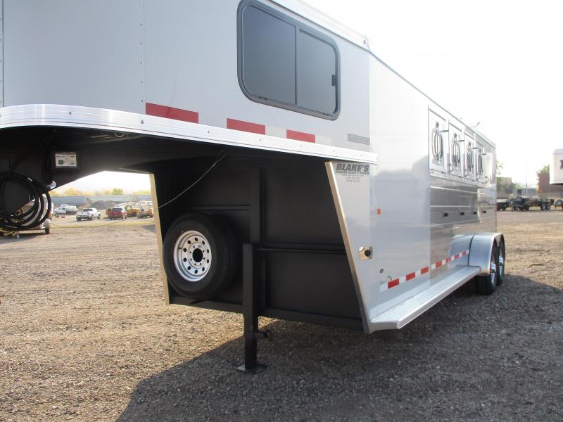 2021 Logan Coach Bullseye Horse Trailer 2021 Logan Coach Bullseye Horse Trailer