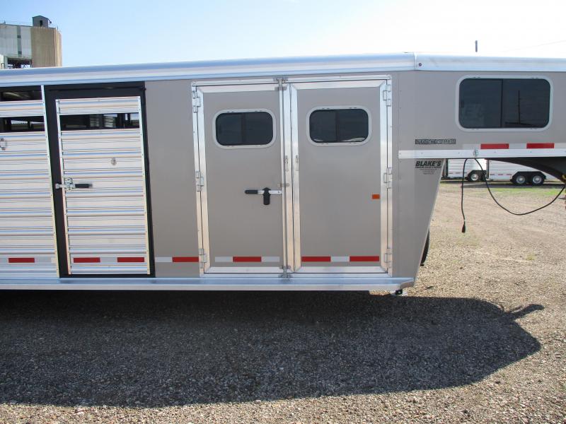2023 Logan Coach Stock combo Livestock Trailer Stock Trailers For