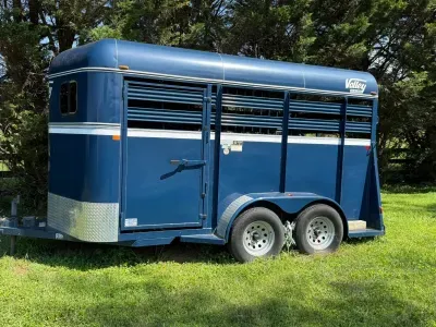 2016 Valley 2800 Horse & Livestock