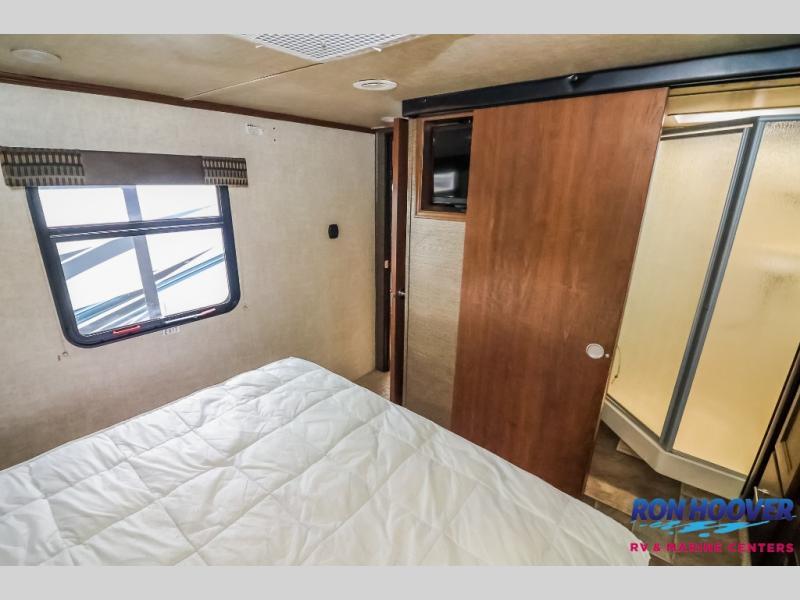 used Toy Haulers Keystone RV Fuzion for sale, in Katy, TX Thumbnail 15