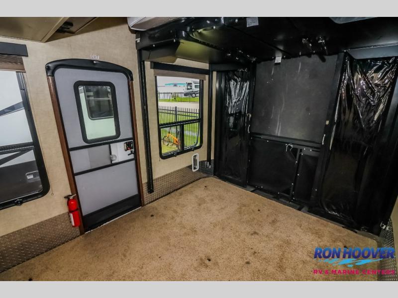 used Toy Haulers Keystone RV Fuzion for sale, in Katy, TX Thumbnail 20