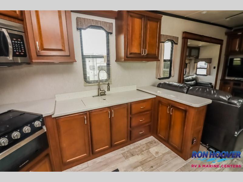 used Fifth Wheel Trailers Heartland RV ElkRidge for sale, in Katy, TX Thumbnail 12