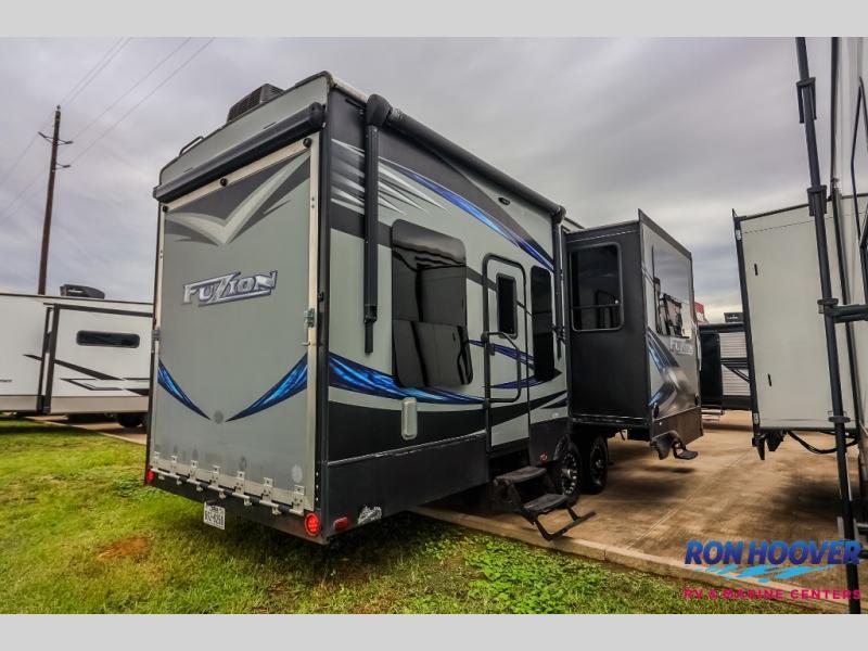 used Toy Haulers Keystone RV Fuzion for sale, in Katy, TX Thumbnail 6