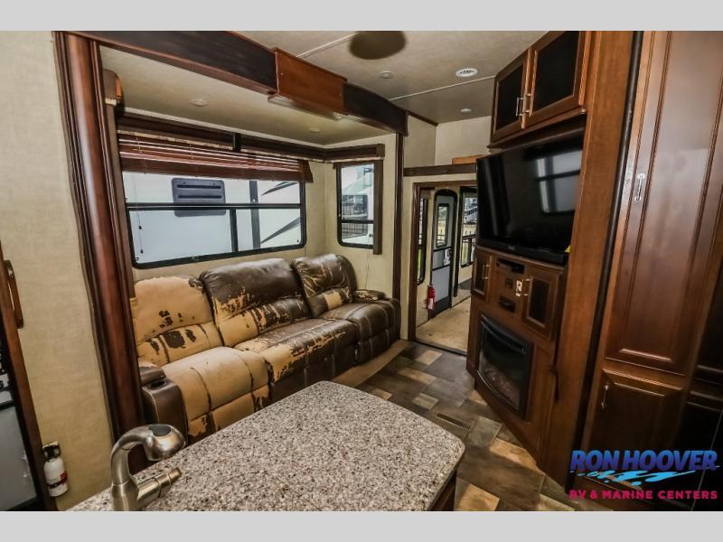 used Toy Haulers Keystone RV Fuzion for sale, in Katy, TX Thumbnail 12