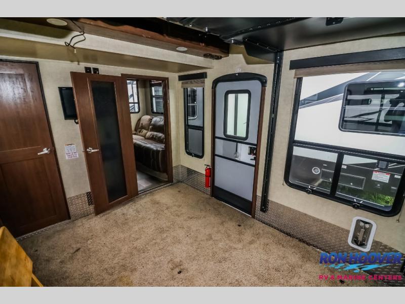 used Toy Haulers Keystone RV Fuzion for sale, in Katy, TX Thumbnail 21