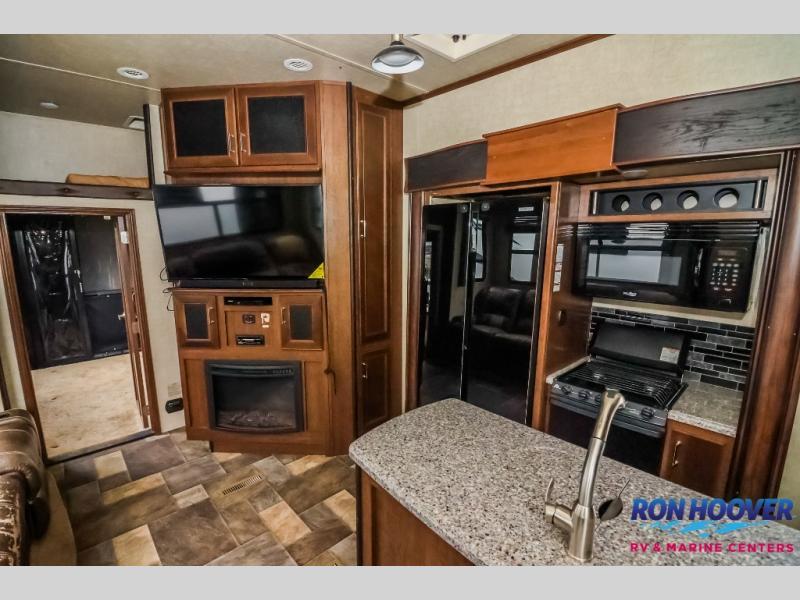 used Toy Haulers Keystone RV Fuzion for sale, in Katy, TX Thumbnail 11