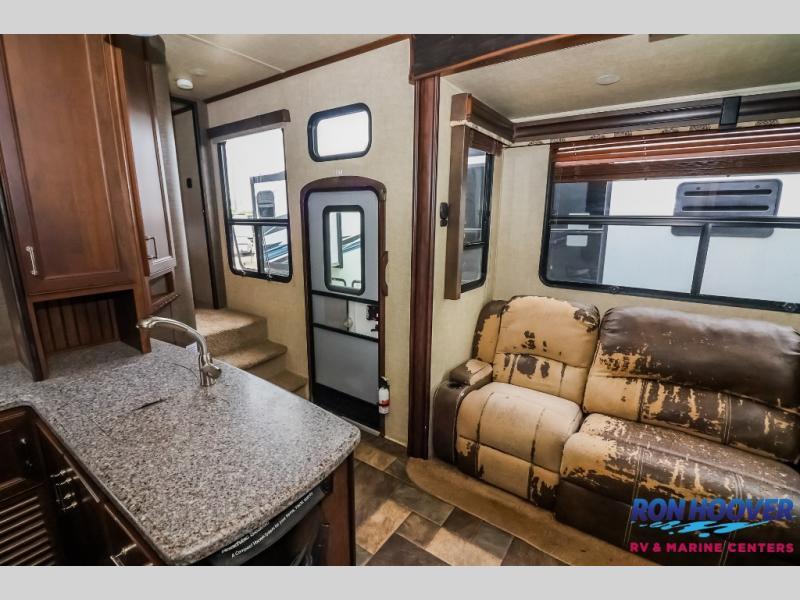 used Toy Haulers Keystone RV Fuzion for sale, in Katy, TX Thumbnail 9